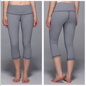 Lululemon inkwell gingham capri leggings 4